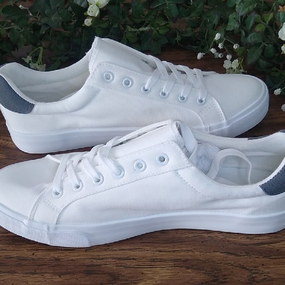 Classic White Men's Sneakers Size 10 - Picture 4 of 8